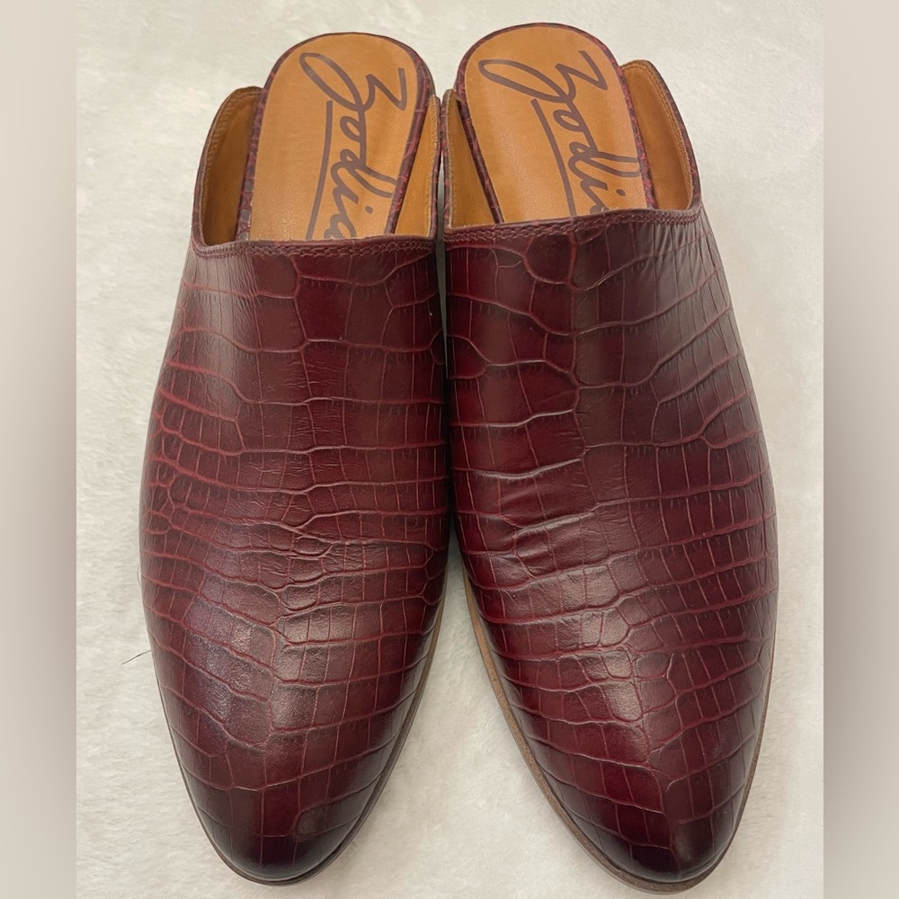 Zodiac Women's Deep Red Crocodile Texture Slip-On Mules